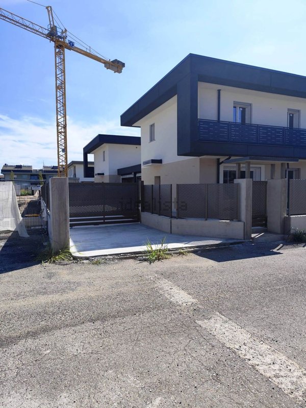 casa indipendente in vendita ad Azzano San Paolo