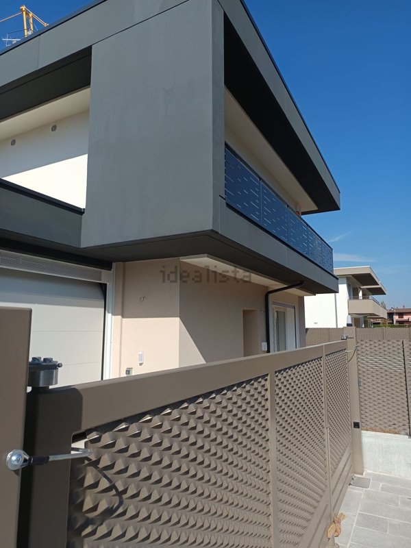 casa indipendente in vendita ad Azzano San Paolo