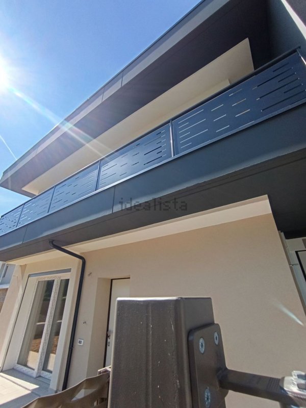 casa indipendente in vendita ad Azzano San Paolo
