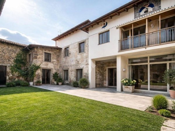 casa indipendente in vendita ad Azzano San Paolo