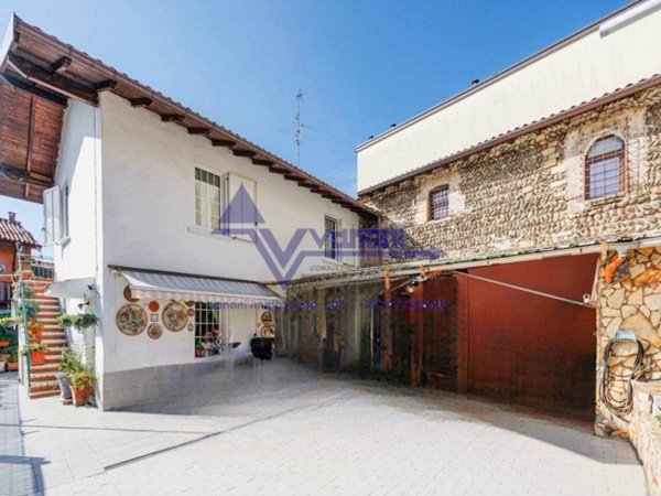 casa indipendente in vendita ad Azzano San Paolo