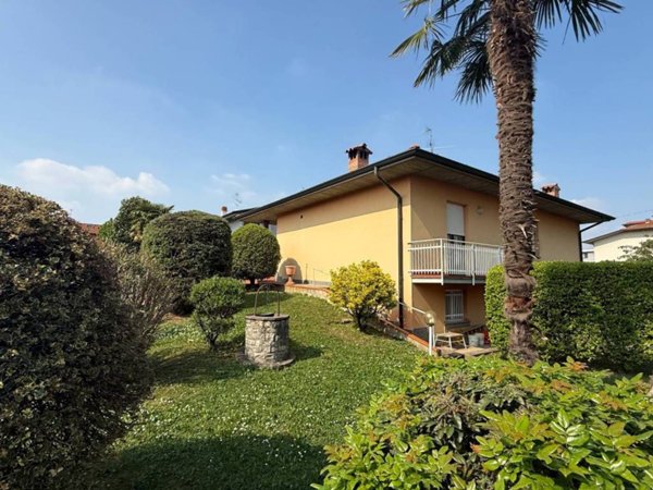 casa indipendente in vendita ad Azzano San Paolo