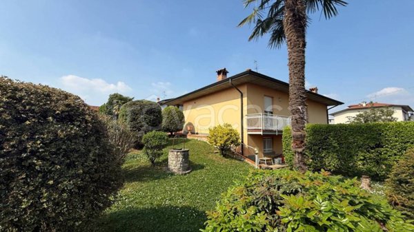 casa indipendente in vendita ad Azzano San Paolo