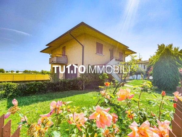 casa indipendente in vendita ad Azzano San Paolo