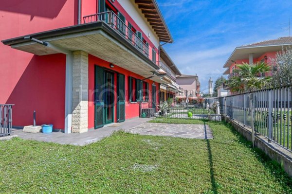 casa indipendente in vendita ad Azzano San Paolo