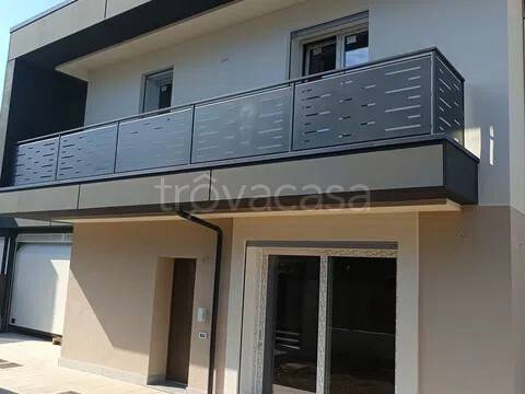 casa indipendente in vendita ad Azzano San Paolo