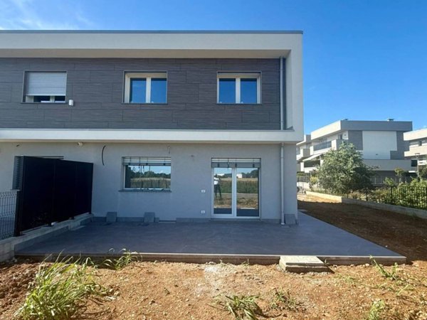 casa indipendente in vendita ad Azzano San Paolo