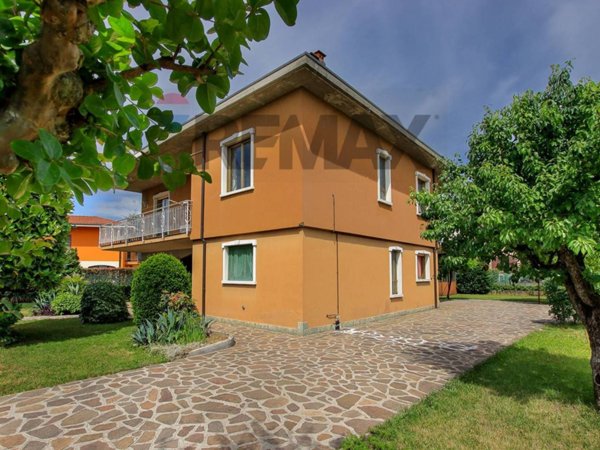 casa indipendente in vendita ad Azzano San Paolo