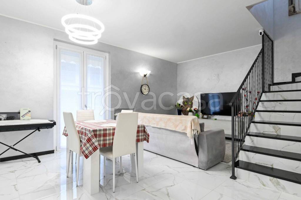 casa indipendente in vendita ad Azzano San Paolo