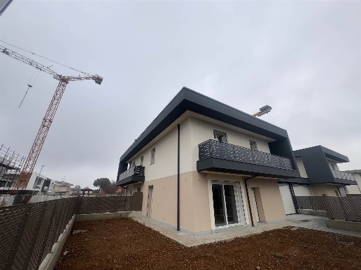 casa indipendente in vendita ad Azzano San Paolo