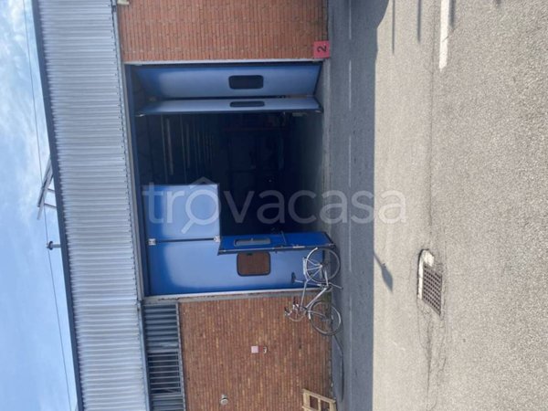 locale commerciale in vendita ad Azzano San Paolo