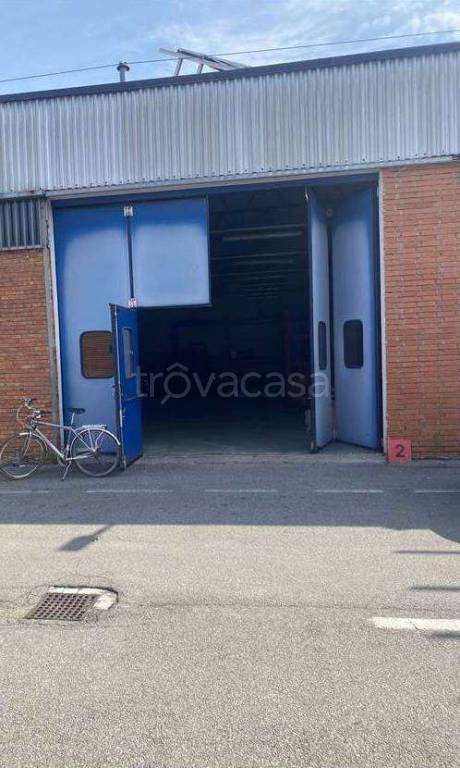 locale commerciale in vendita ad Azzano San Paolo