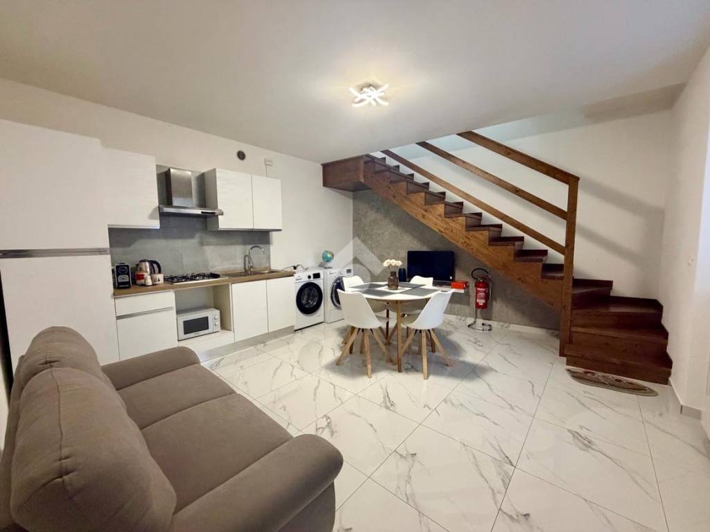 casa indipendente in vendita ad Azzano San Paolo