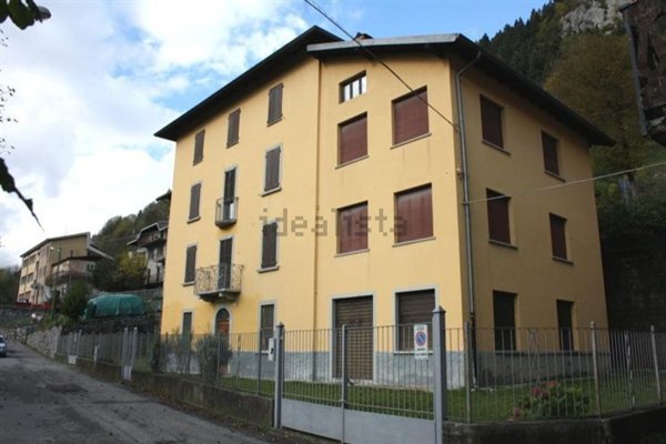 casa indipendente in vendita ad Azzone