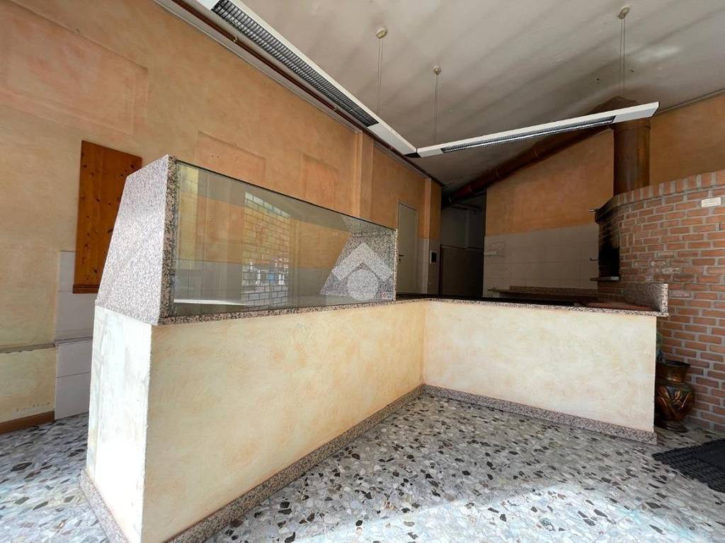 negozio in vendita a Bagnatica