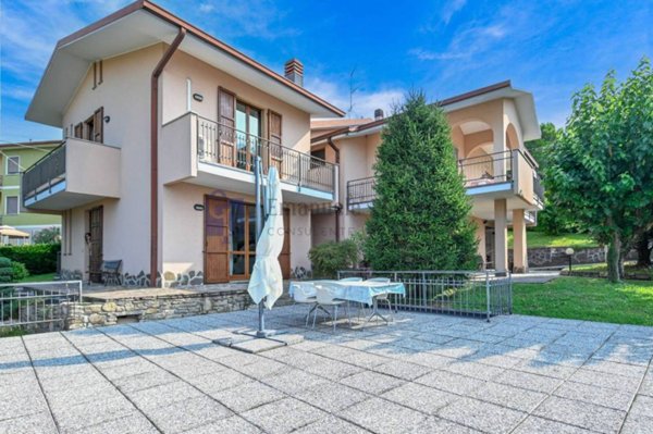 casa indipendente in vendita a Bagnatica