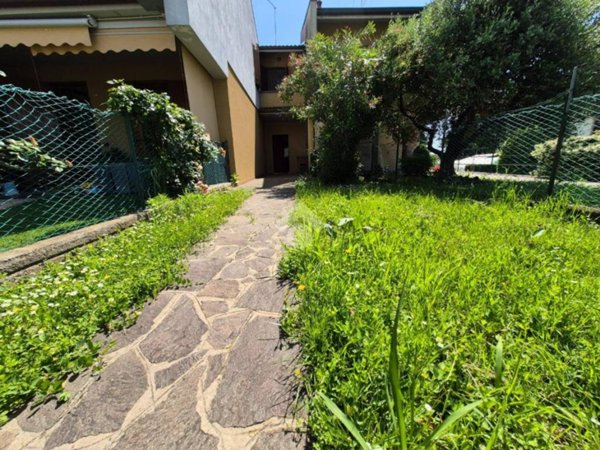 casa indipendente in vendita a Bagnatica