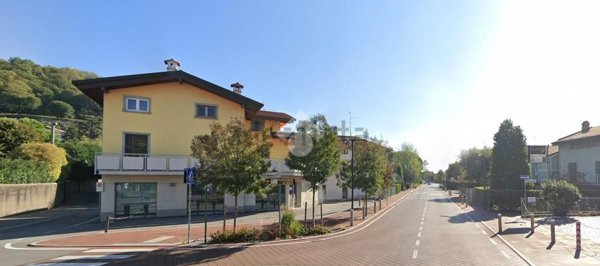 negozio in vendita a Bagnatica