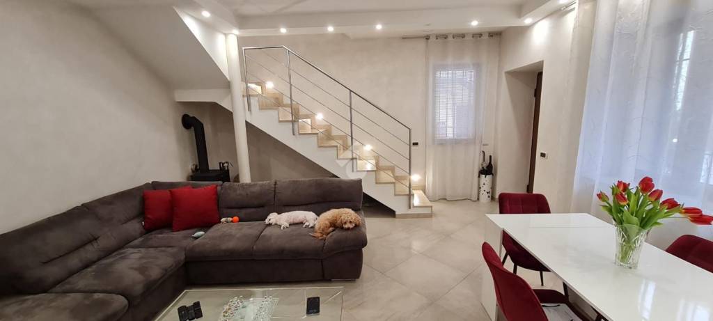 casa indipendente in vendita a Bagnatica