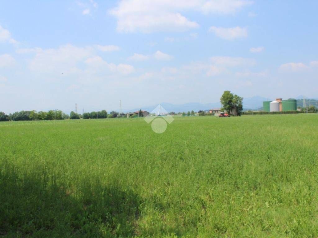 locale di sgombero in vendita a Bagnatica