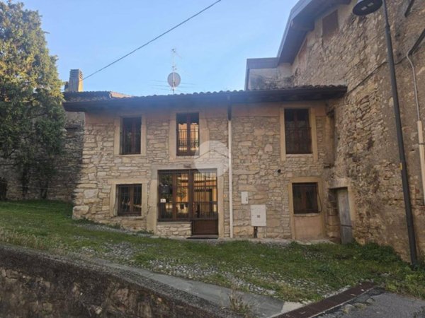 casa indipendente in vendita a Bagnatica