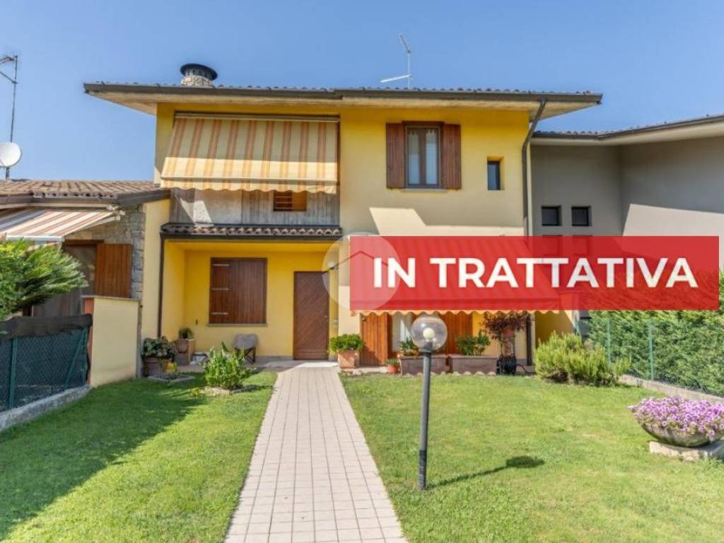 casa indipendente in vendita a Bagnatica