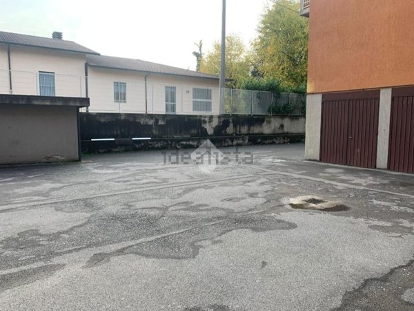 locale di sgombero in vendita a Bagnatica