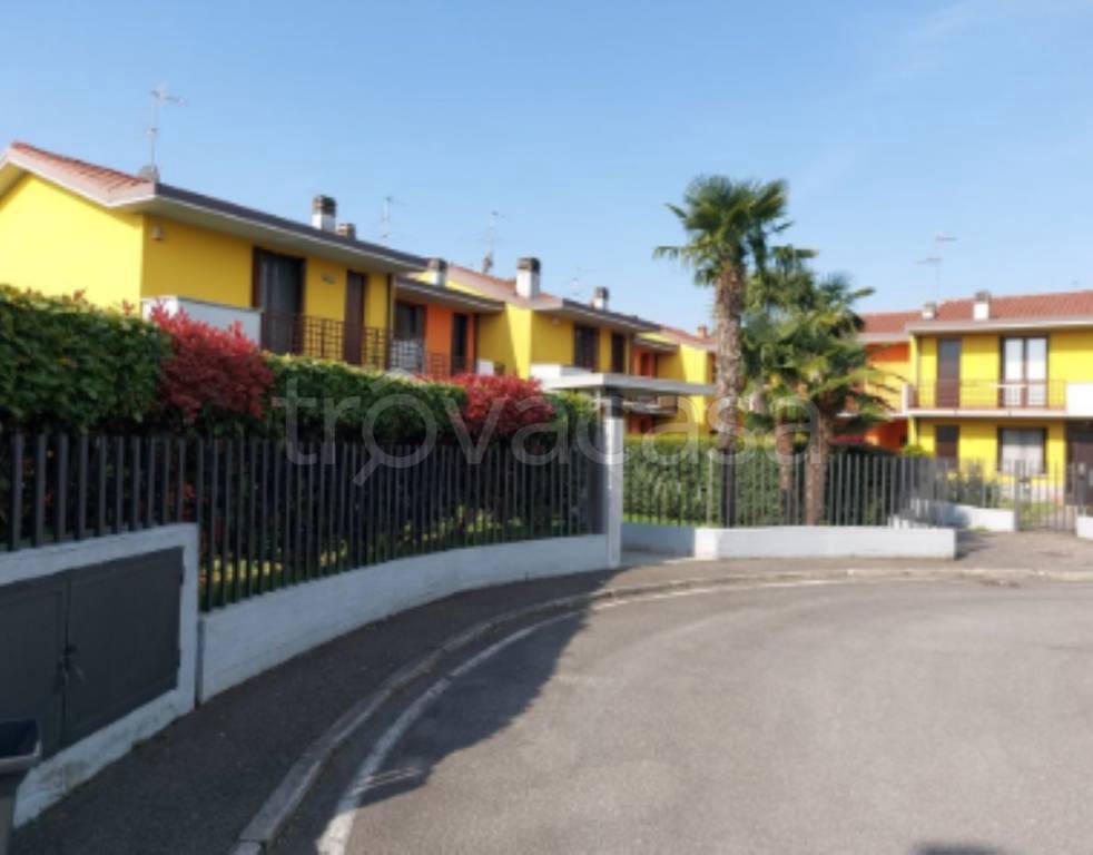 casa indipendente in vendita a Bagnatica