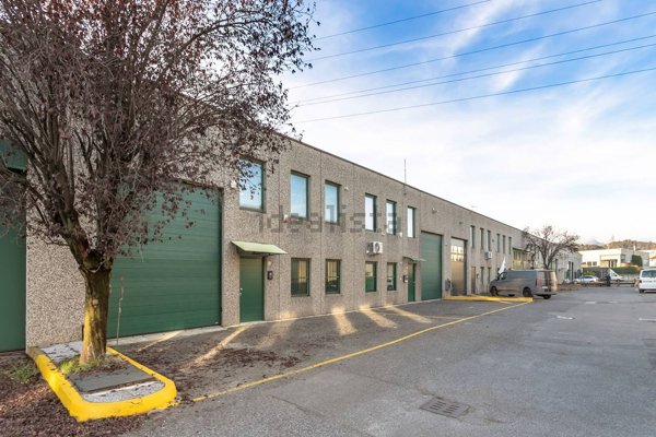 locale di sgombero in vendita a Bagnatica