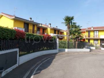 casa indipendente in vendita a Bagnatica