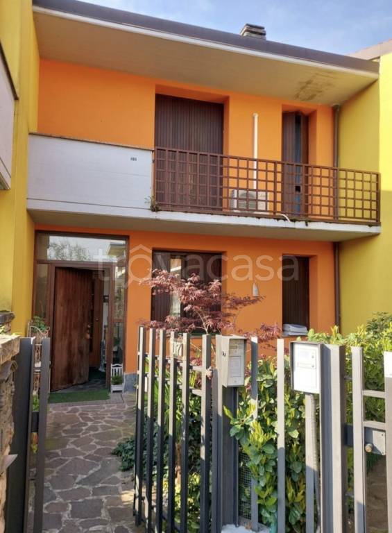 casa indipendente in vendita a Bagnatica