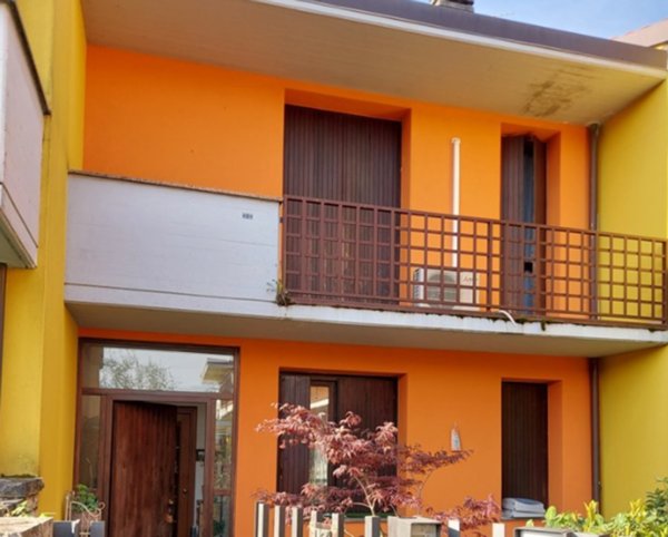 casa indipendente in vendita a Bagnatica