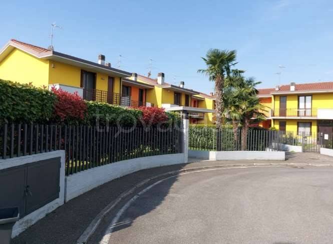 casa indipendente in vendita a Bagnatica