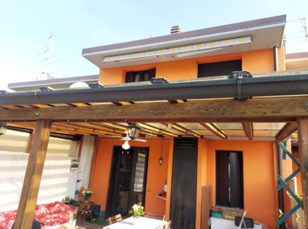 casa indipendente in vendita a Bagnatica