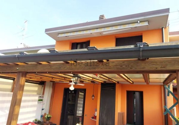 casa indipendente in vendita a Bagnatica