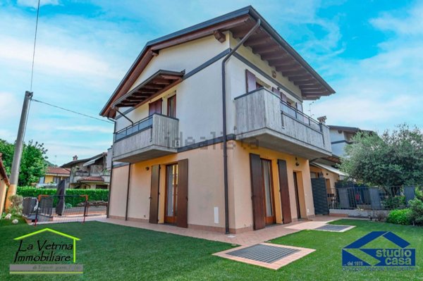 casa indipendente in vendita a Bagnatica