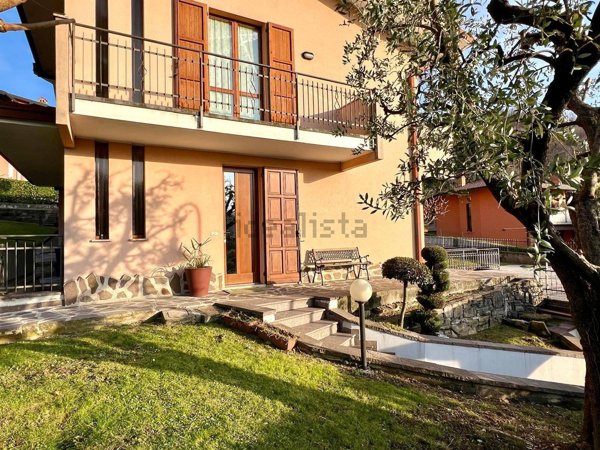 casa indipendente in vendita a Bagnatica