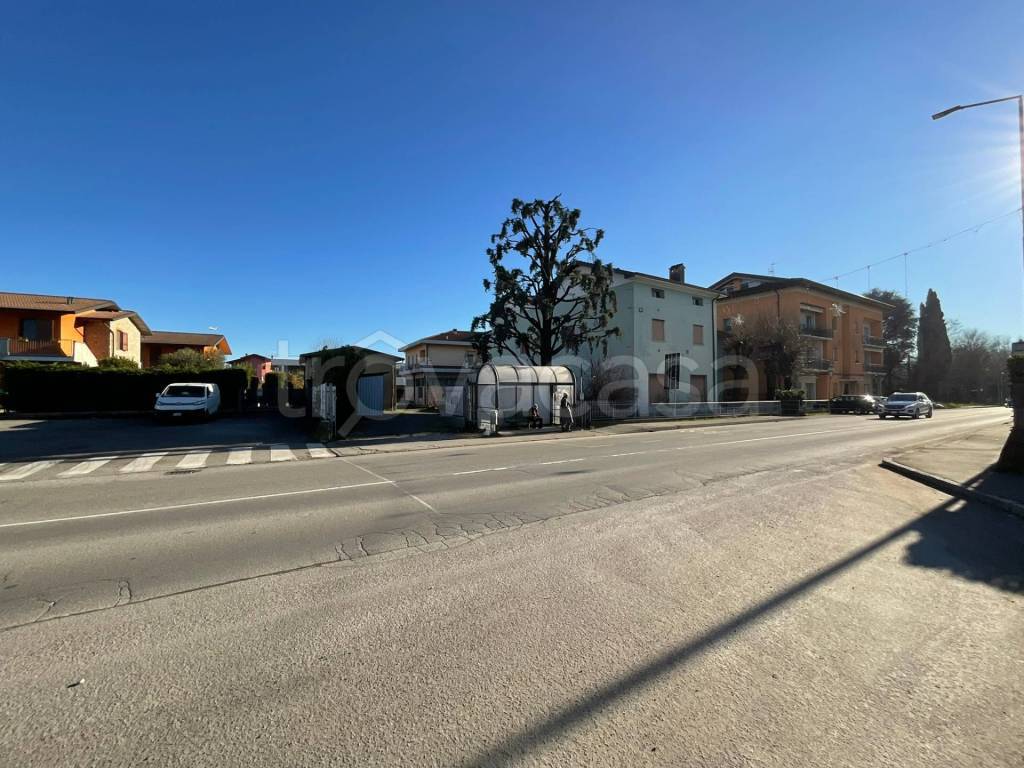 locale commerciale in vendita a Bagnatica