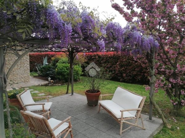 casa indipendente in vendita a Bagnatica