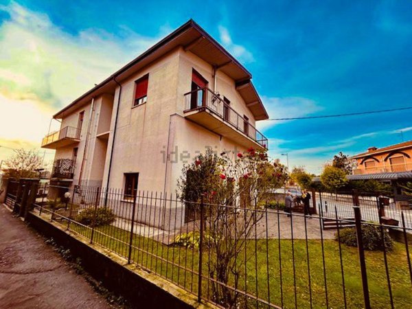 casa indipendente in vendita a Bagnatica