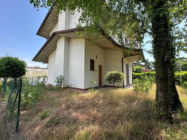 casa indipendente in vendita a Bagnatica