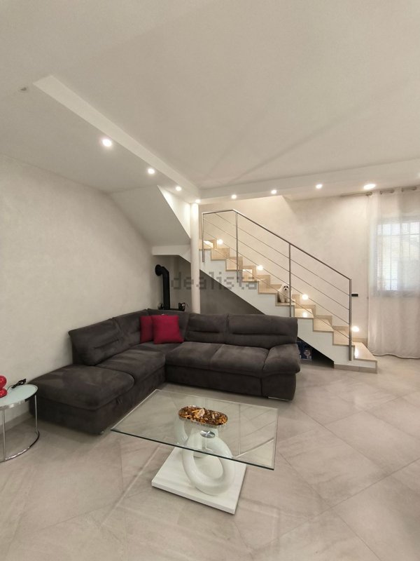 casa indipendente in vendita a Bagnatica