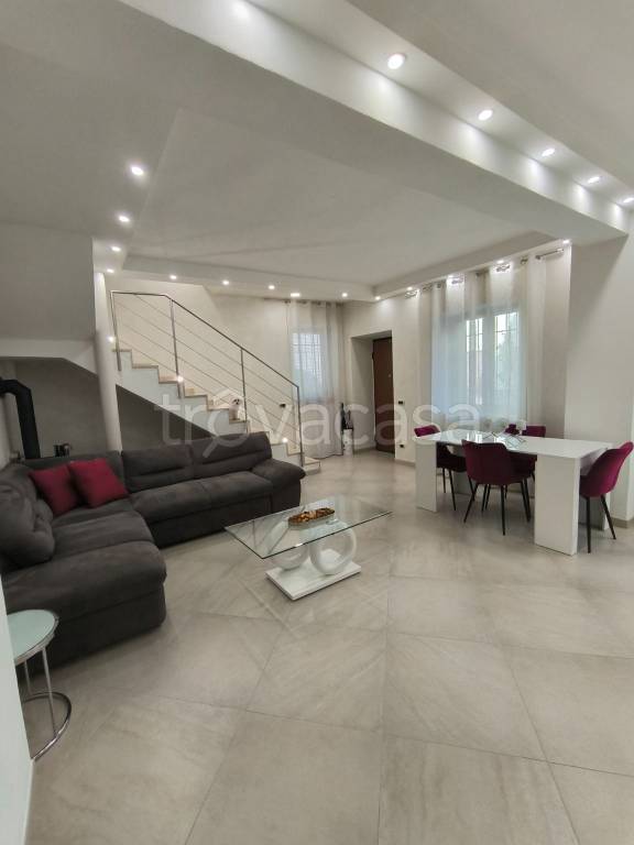 casa indipendente in vendita a Bagnatica