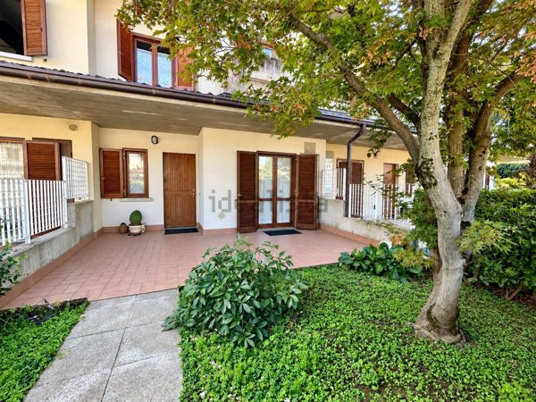 casa indipendente in vendita a Bagnatica