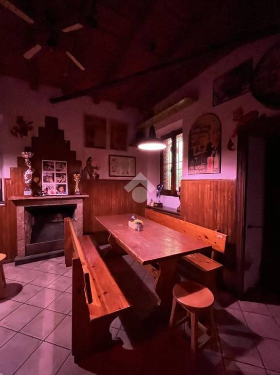 negozio in vendita a Barbata