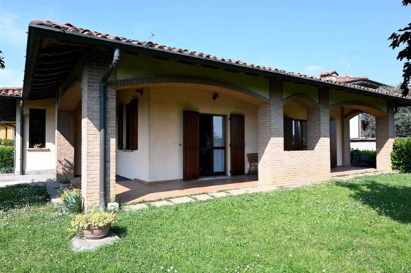 casa indipendente in vendita a Barbata