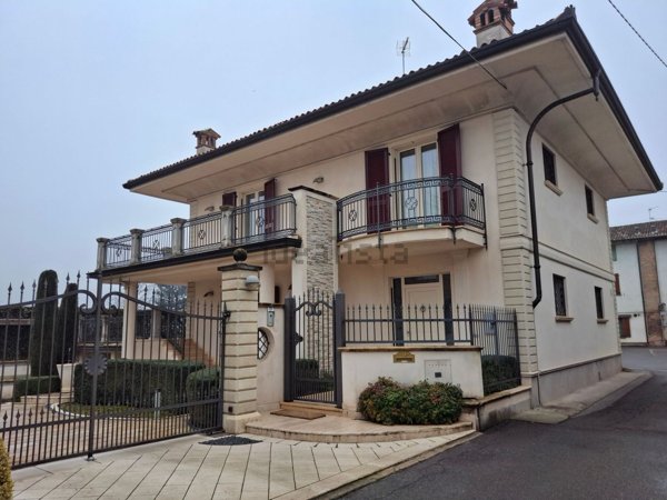 casa indipendente in vendita a Barbata