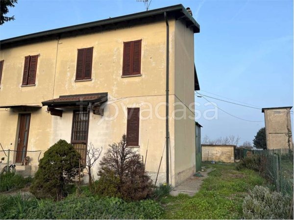 casa indipendente in vendita a Barbata