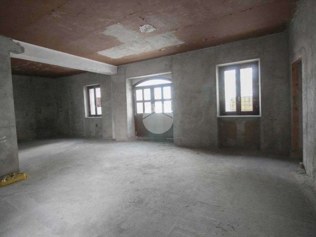 negozio in vendita a Barbata