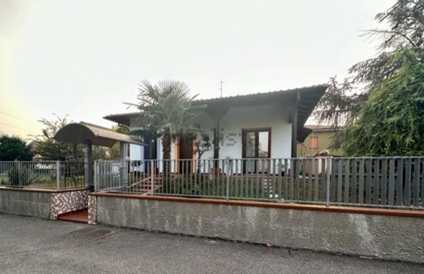 casa indipendente in vendita a Bariano